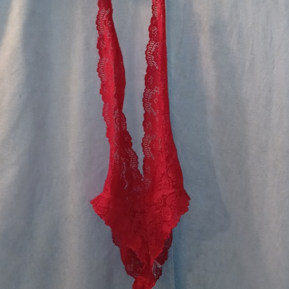 Mancyfit deep plunge red lace halter bodysuit - Picture 3 of 4